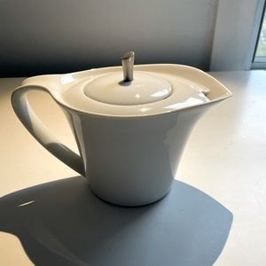 Tea pot